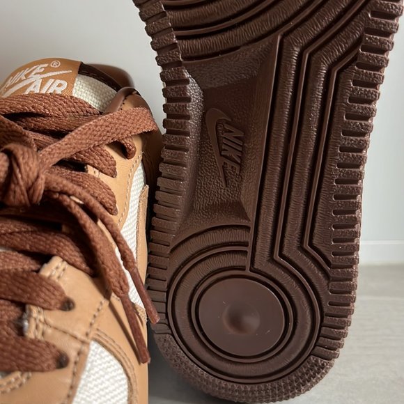 Nike Air Force 1 QS Natural, Underbrush and Acorn Sneakers - Picture 5 of 11